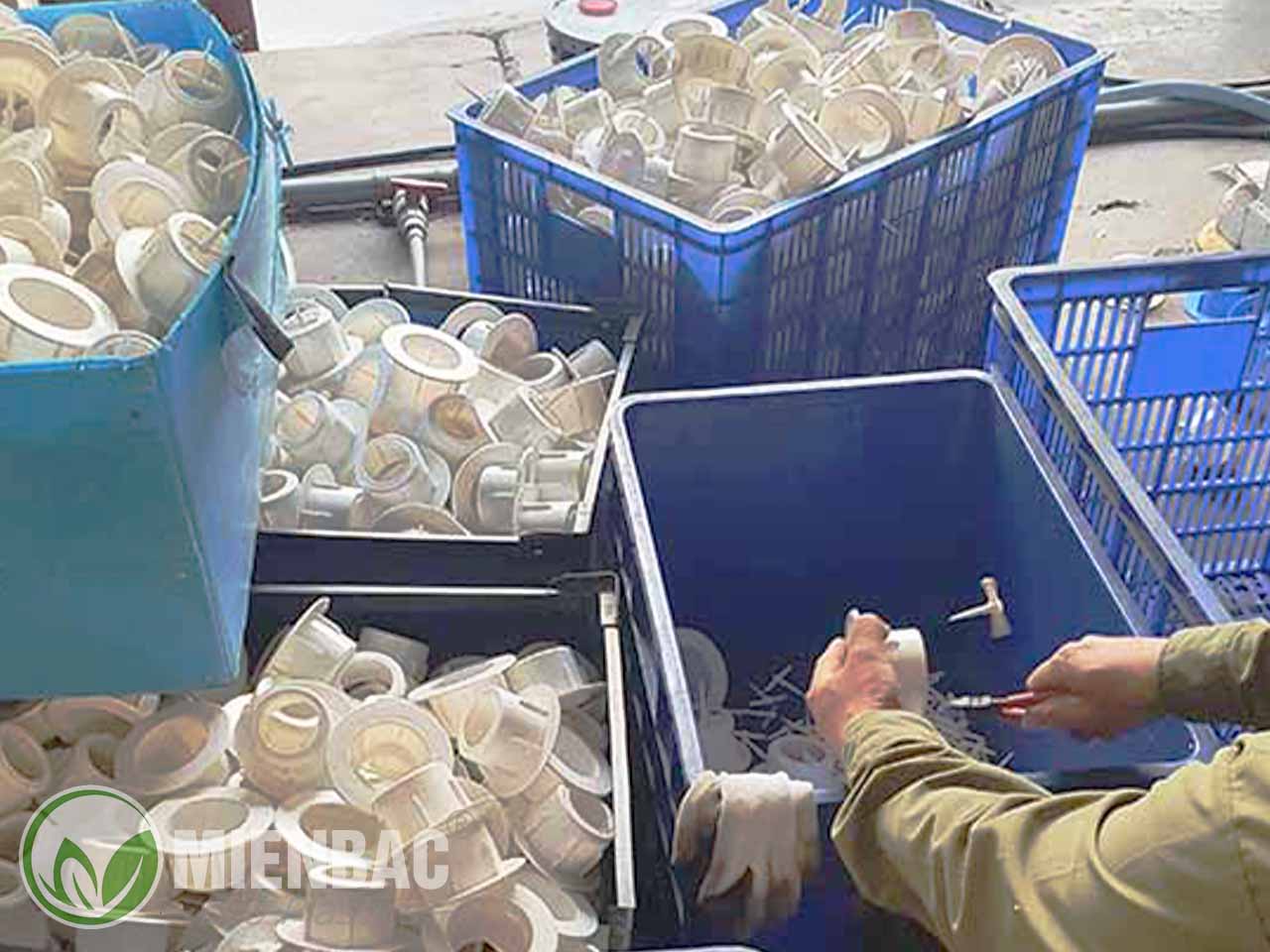 Nắp nhựa bịt đầu cuộn D77