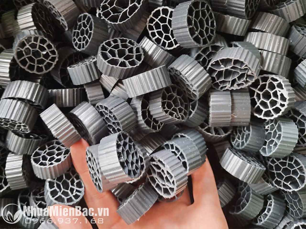 Giá thể vi sinh MBBR D25mm màu đen 