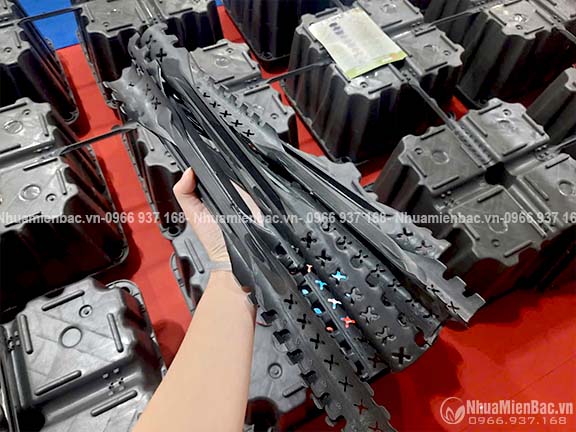 Hộp nhựa sàn rỗng 43x43mm